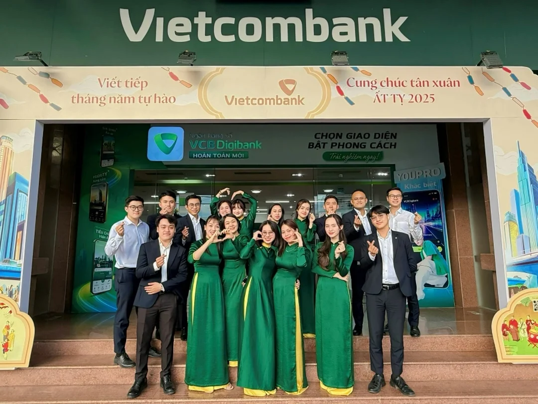 452 trần phú phường 2 bảo lộc lâm đồng - hình ảnh Vietcombank với biển hiệu nhận diện