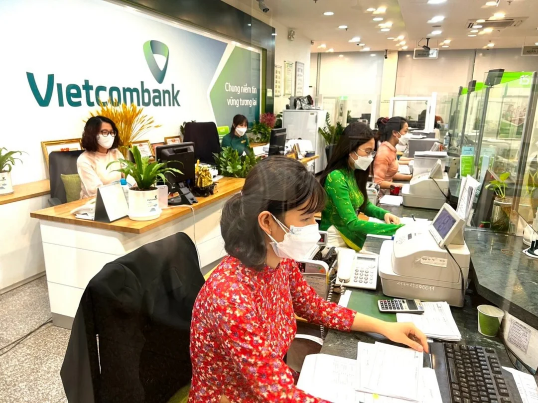 452 trần phú phường 2 bảo lộc lâm đồng - không gian giao dịch bên trong Vietcombank