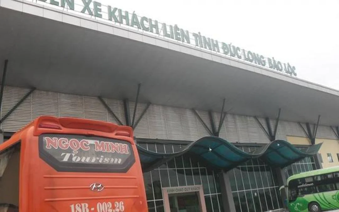 Bãi xe khách tại bến xe Đức Long Bảo Lộc bến xe bảo lộc lâm đồng với khu vực bãi xe khách