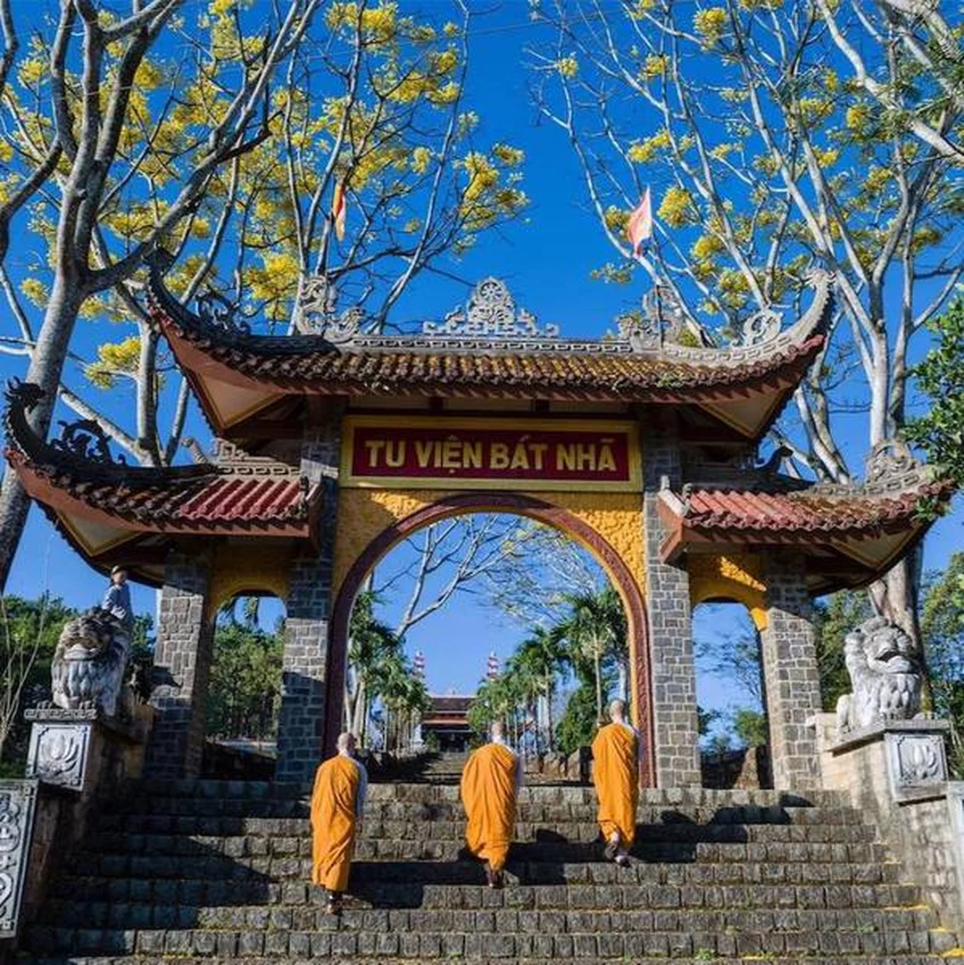 Chính điện tu viện Bát Nhã Bảo Lộc Lâm Đồng Chính điện tu viện Bát Nhã Bảo Lộc Lâm Đồng trong không gian thiền môn