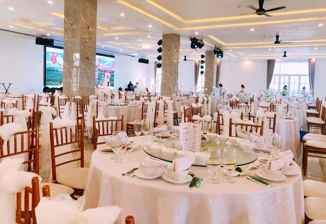 nhà hàng tâm châu tp bảo lộc lâm đồng với không gian tiệc và ăn uống rộng