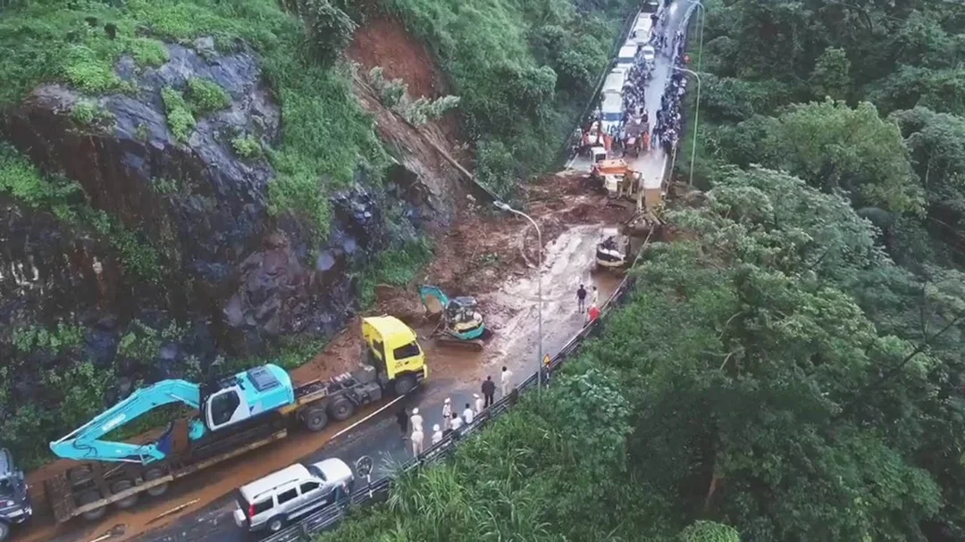 Hiện trường sạt lở đèo Bảo Lộc Lâm Đồng sau mưa lớn sạt lở đèo bảo lộc lâm đồng sau mưa lớn