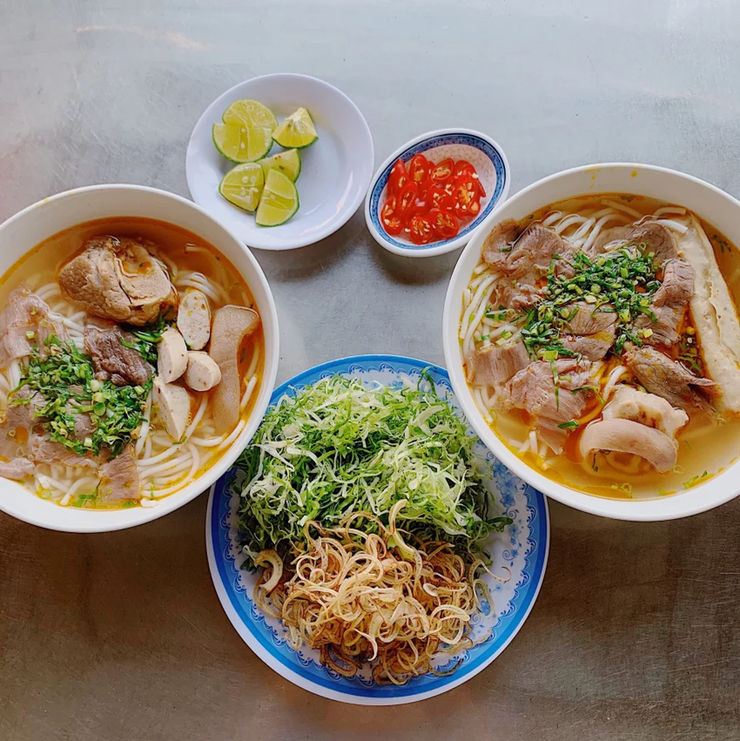 Tô bún bò gợi ý cho hành trình ăn gì Bảo Lộc buổi sáng